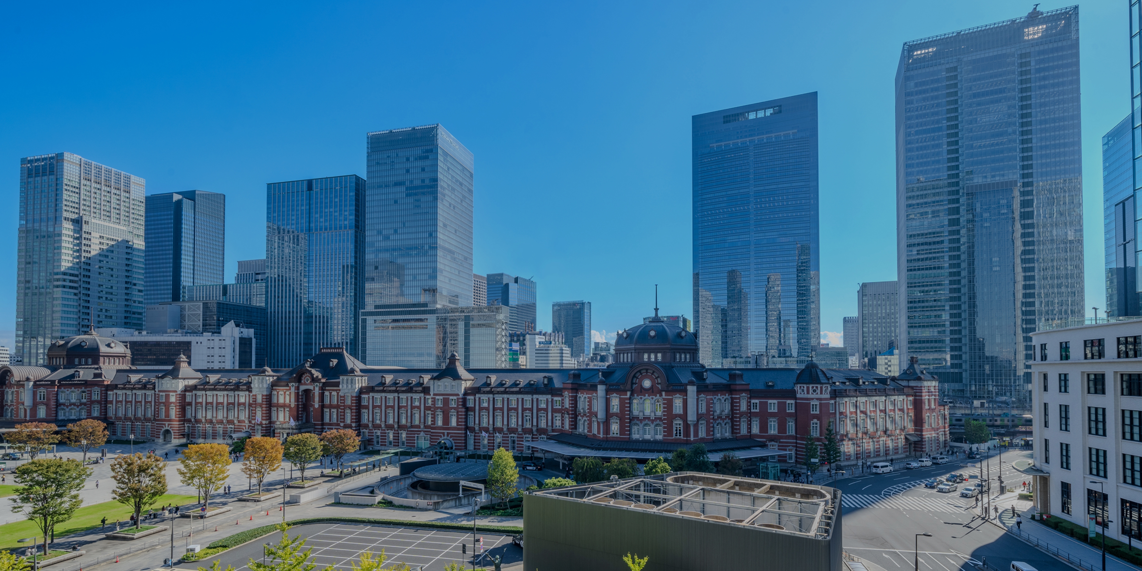 1914年開業、東京駅開業とともに。新槙町ビル